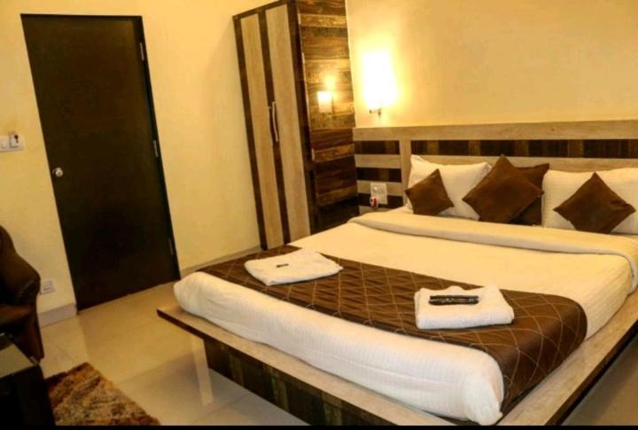 Shivanya Palace ماهاباليشوار المظهر الخارجي الصورة