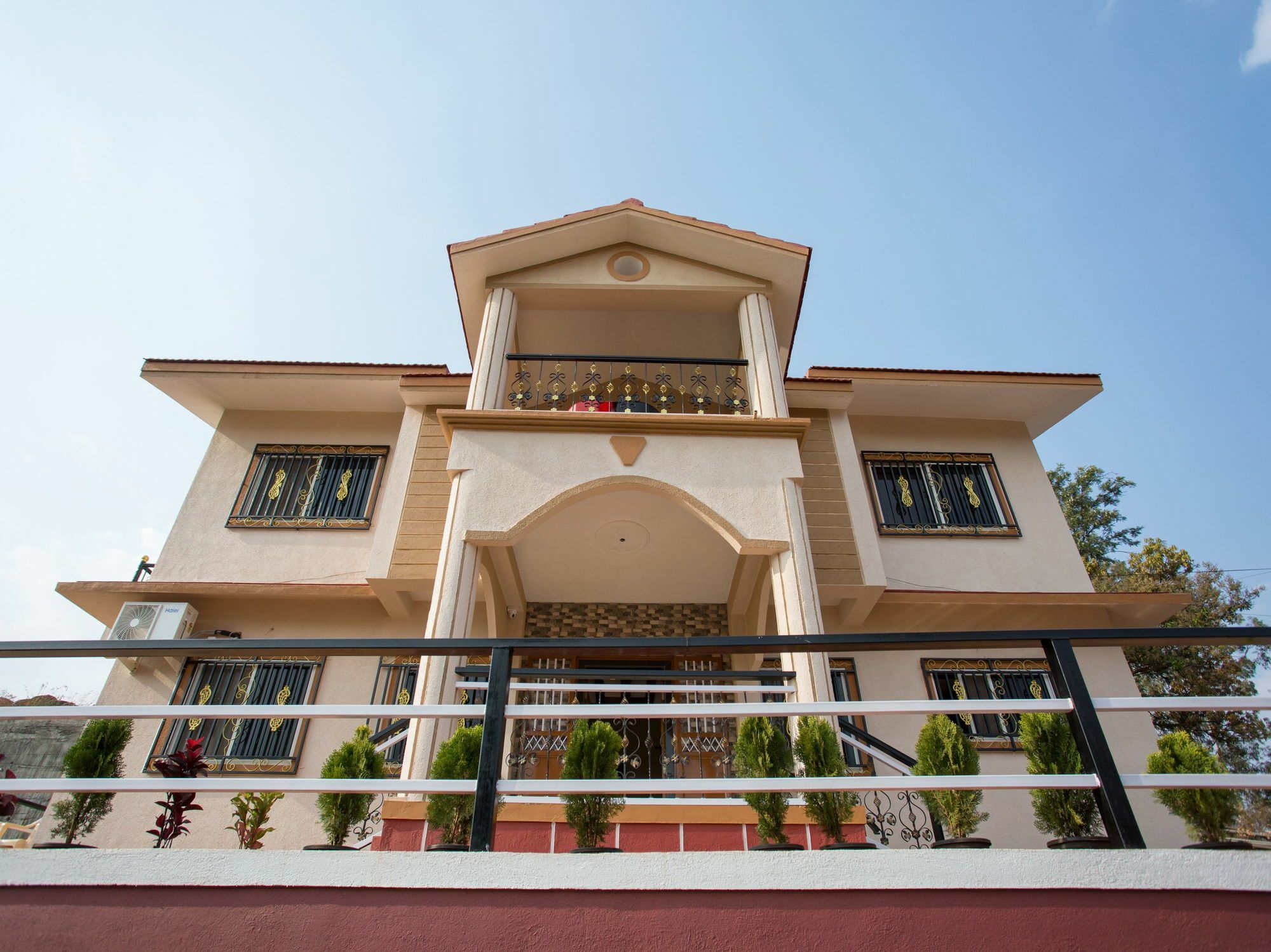 Shivanya Palace ماهاباليشوار المظهر الخارجي الصورة