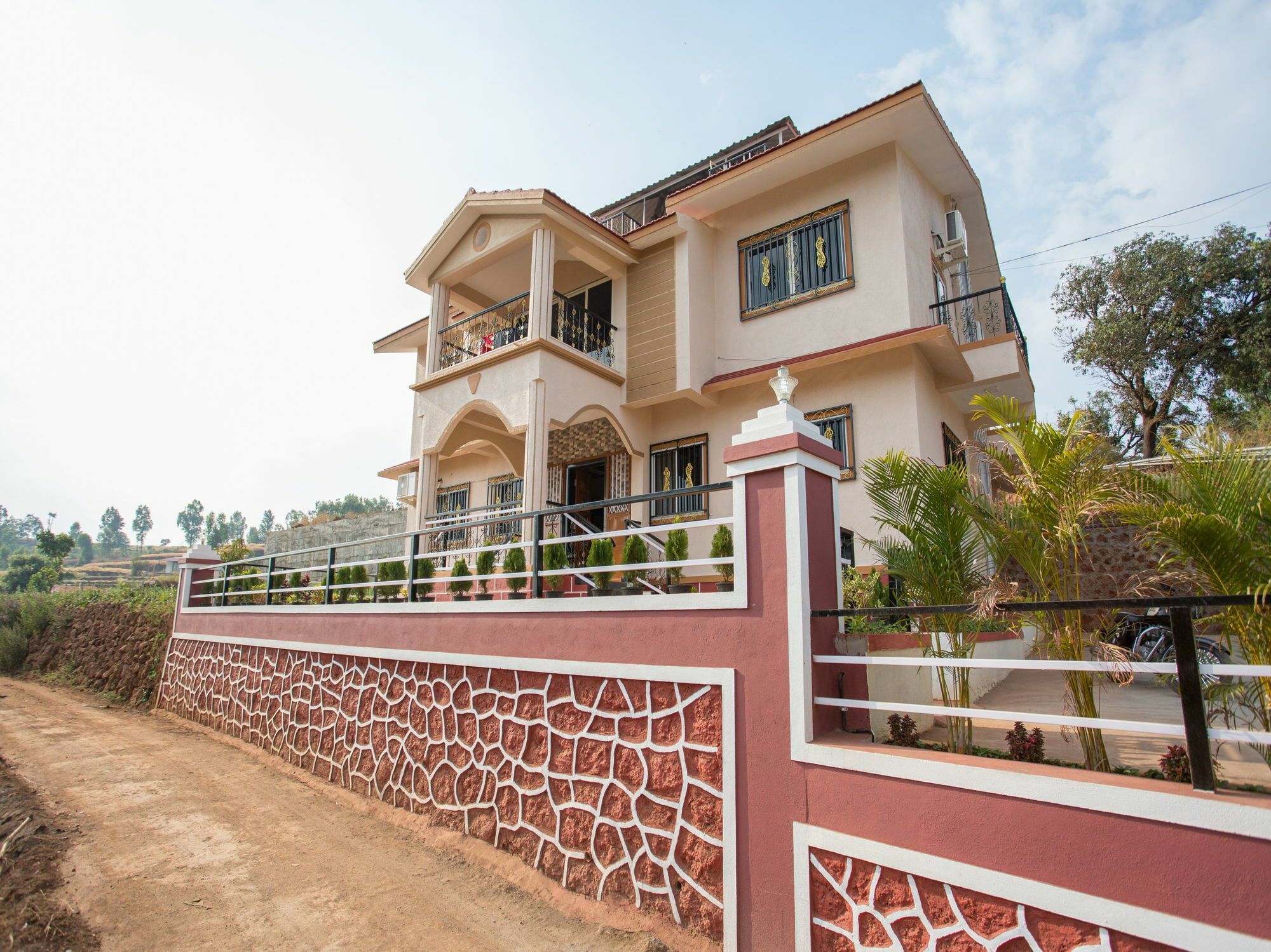Shivanya Palace ماهاباليشوار المظهر الخارجي الصورة